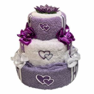 Svatební dort z ručníku a osušky fialka